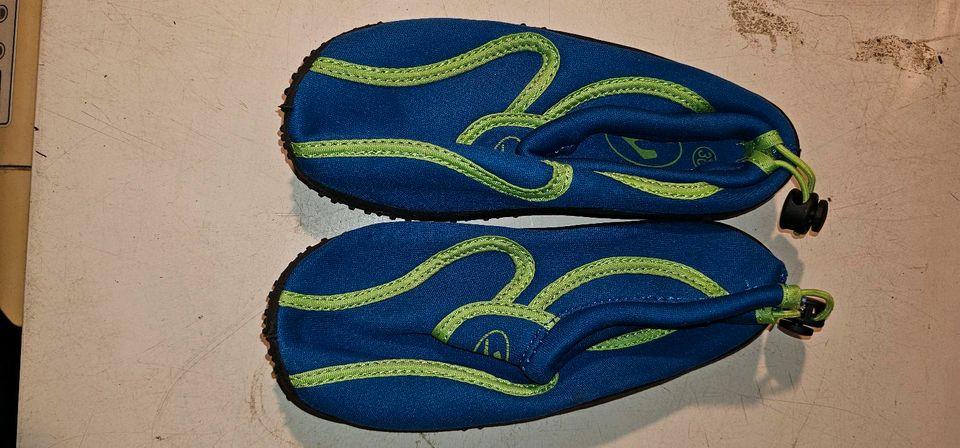 Badeschuhe Strandschuhe blau/grün Größe 33 in Potsdam