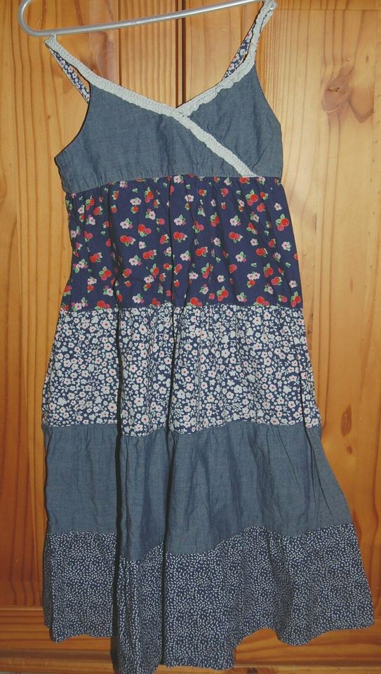 H&M Patchwork-Kleid Gr. 116 Denim/Blumen in Unterkirnach