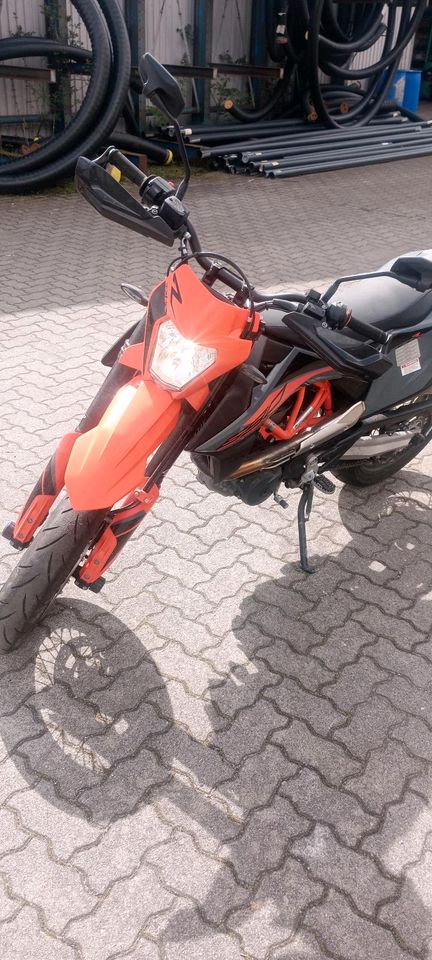 KTM Smcr 690 in Steinbergkirche