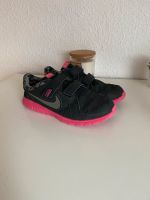 Mädchen Nike Schuhe Gr. 34 Klettverschluss Sneaker Sportschuhe Bayern - Gemünden a. Main Vorschau