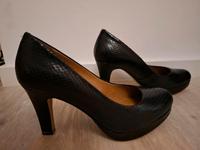 Clarks Pumps in schwarz, Größe 39, Plateausohle ca. 1,5 cm Hessen - Friedberg (Hessen) Vorschau