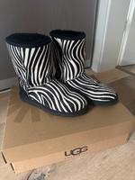 Original UGG Gr. 37 Zebra Look Niedersachsen - Buchholz in der Nordheide Vorschau