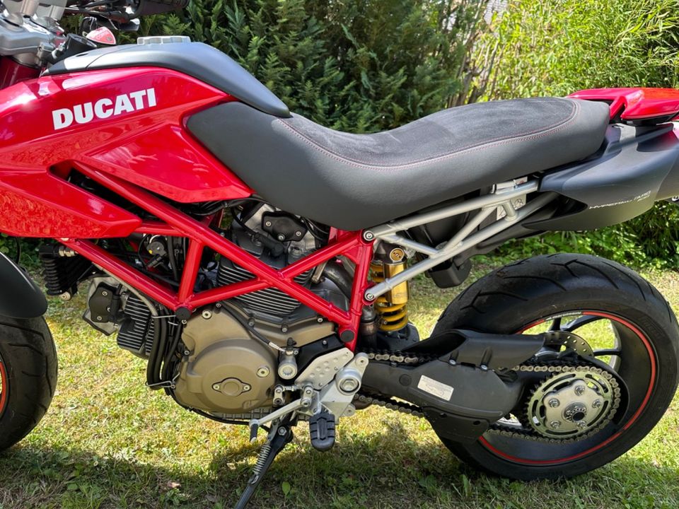 Ducati Hypermotard 1100 S rot in Braunschweig