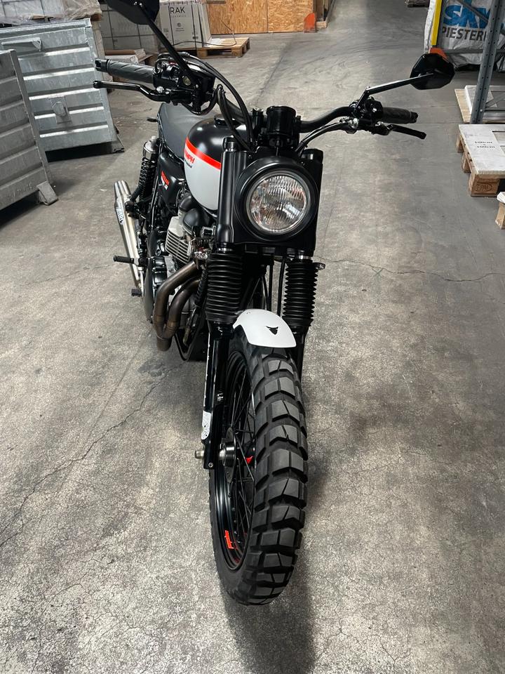 Triumph Bonneville T100 Cafe Racer, Scrambler, Custom, Cafe Race in Freilassing