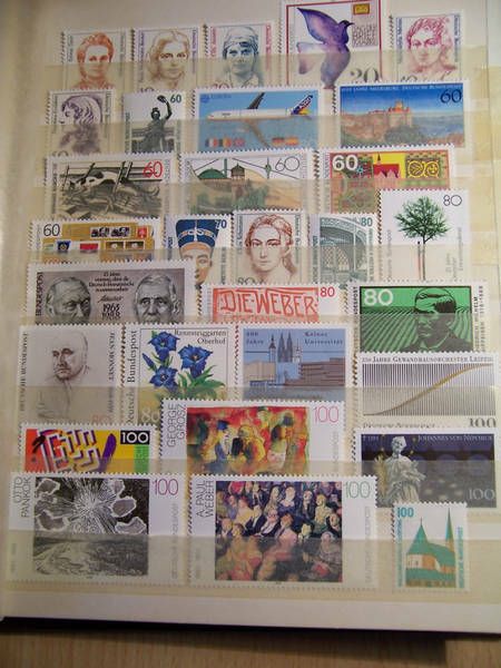 34 deutsche Briefmarken von Anfang der 1990er, ungestempelt in Angelburg