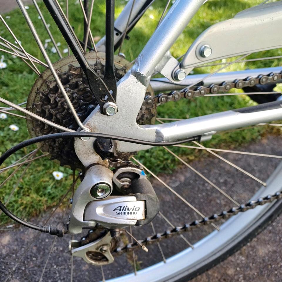 Sacramento Damenfahrrad Damenrad Fahrrad 24 Gang Shimano in Cölbe