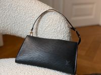 Louis Vuitton Tasche Pochette Epi Leder schwarz Clutch Hamburg-Nord - Hamburg Hohenfelde Vorschau