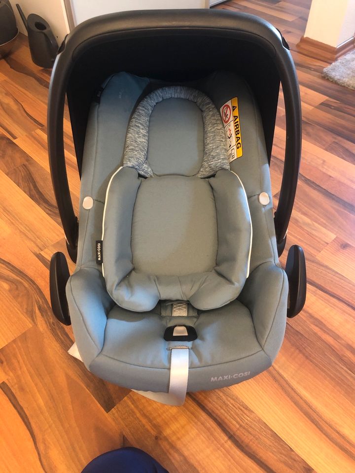 Maxi Cosi Babyschale Autoschale + 2wayFix, MC Rock grau in Reinbek