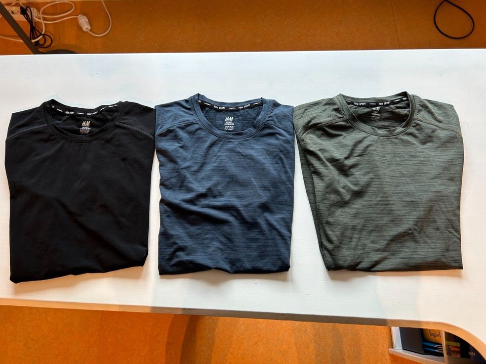 3 x H&M Sport Jungs T - Shirts XS blau schwarz grün in Frankfurt am Main