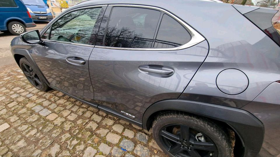 Lexus UX 250h Style edition in Köln