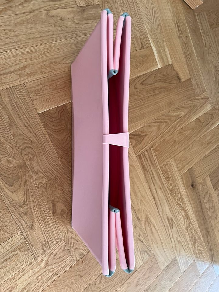 Stokke Flexi Bath Baby Badewanne rosa mit hitzeempfindlichem Stöp in Fürth