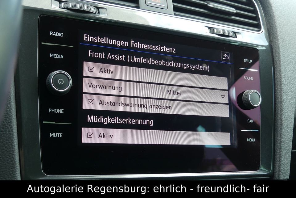 Volkswagen Golf VII Lim. Comfortline**LED*AHK*SITZHEIZUNG** in Regensburg