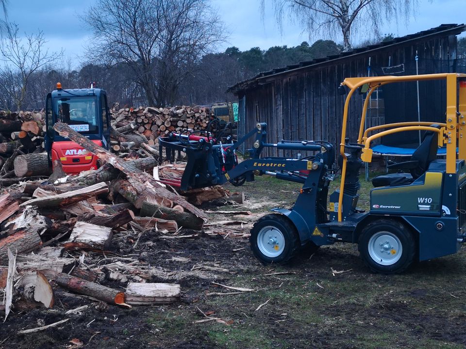 EUROTRAC W10 - Tragkraft 800kg - Kippkapazität 650kg - Hubhöhe 210cm - Kompakter Hoflader Frontlader Radlader Kompaktlader - Ideal für Viehzucht Forstwirtschaft Landwirtschaft Hofbetrieb in Heemsen