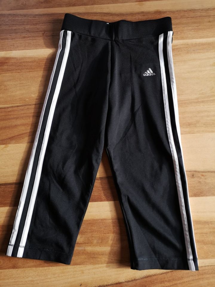 Adidas 3/4 Leggings schwarz Gr. 140 in Staufenberg