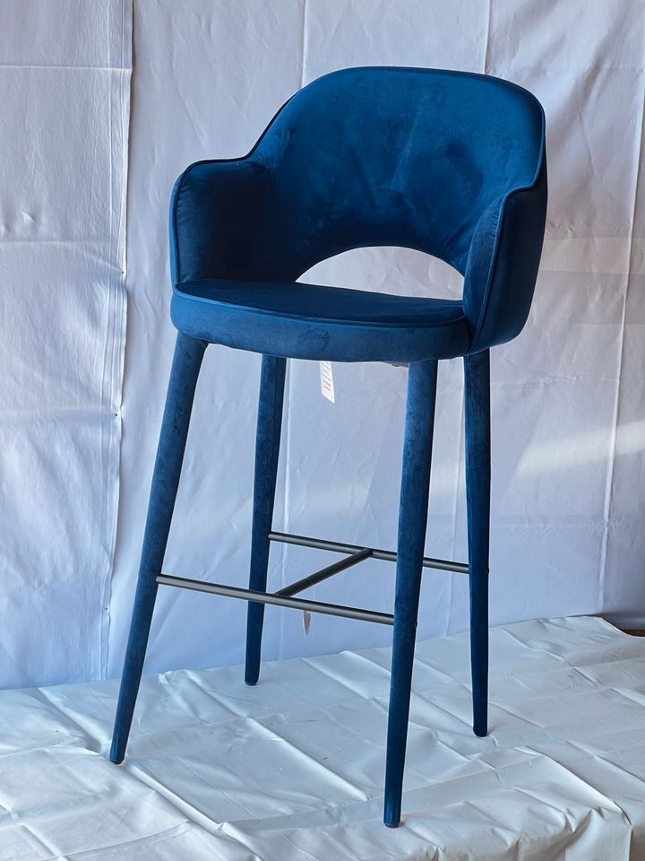 Pols Potten barstool Arms Cosima velvet blue W 54 x D60 H108,5 cm in Ingersheim