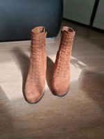 Stiefel mit Absatz in Wildleder Nordrhein-Westfalen - Neunkirchen-Seelscheid Vorschau