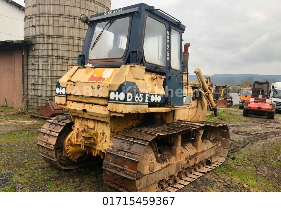 Komatsu D 65 E **Planierraupe 4-Wegeschild in Kirchheim