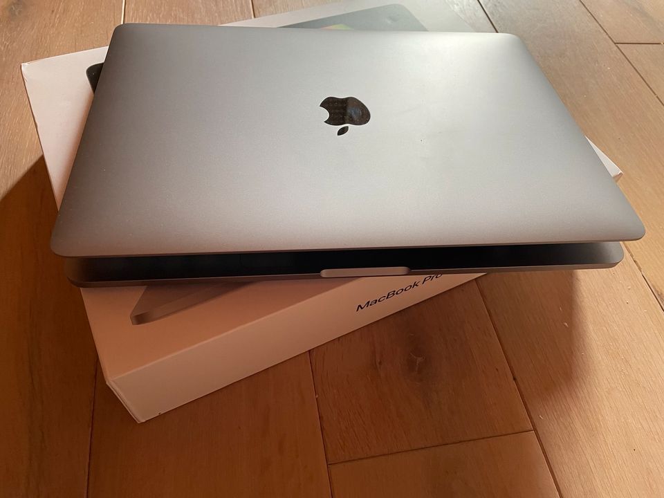 Apple MacBook Pro 13“ [Mid 2022] 256 GB Touchbar *neuwertig* in Hannover