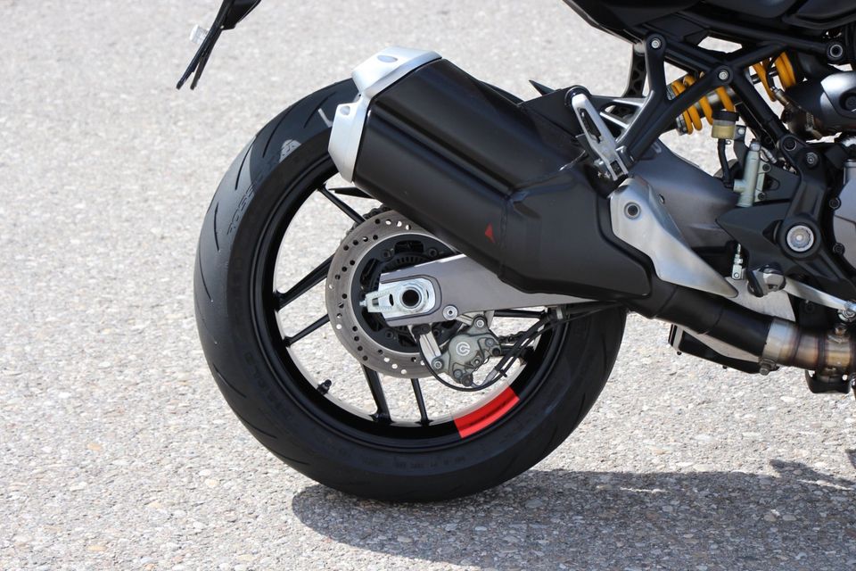 Ducati Monster 821 Stealth + Service + Bike Ank & Finanzierung in Dachau