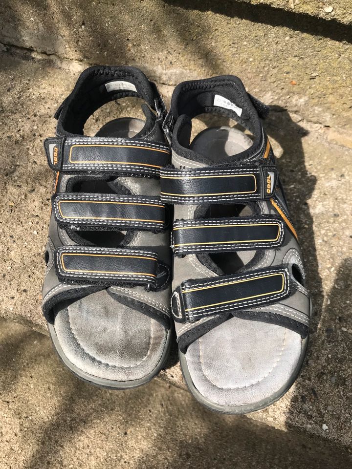 Sandalen Schuhe Sommer Jungs Gr. 34 inkl. Versand in Felsberg