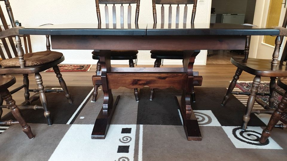Tisch mit 6 Stühlen in Bühlertal