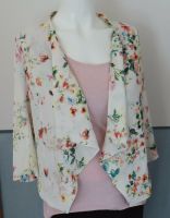 Gr. M 38 leicher Sommer Blazer Jacke Cardigan weiß Blüten BERSHKA Schleswig-Holstein - Hohenwestedt Vorschau