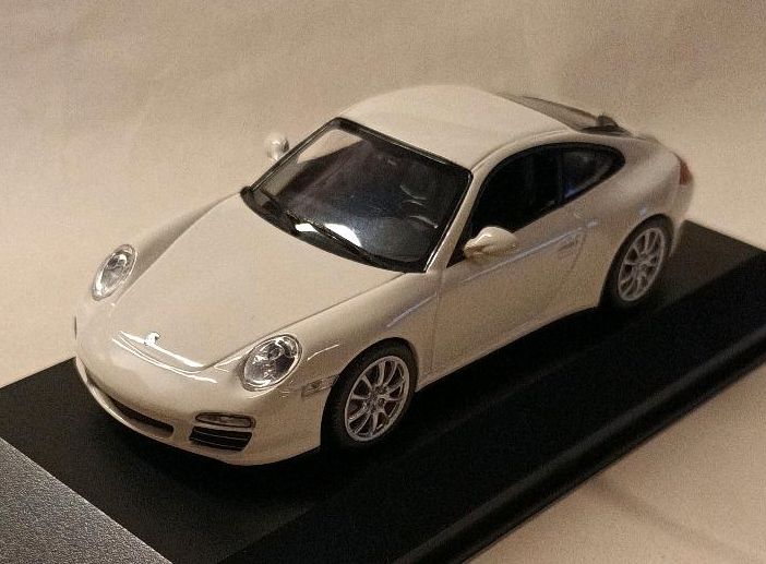 Porsche 911 Carrera  4S (997) weiss 2008 - Minichamps 1:43 in Lauda-Königshofen