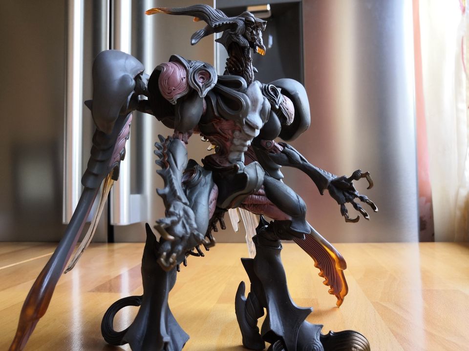 >Bahamut-Sin< Final Fantasy 7 Advent Children / ArtFX Figur in Leipzig