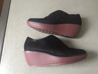 Camper Halbschuhe Wildleder Schwarz Gr. 39 Plateau Rote Sohle Bochum - Bochum-Ost Vorschau