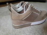 Tommy Hilfiger Schuhe Sneakers 37 neuwertig Nordrhein-Westfalen - Troisdorf Vorschau