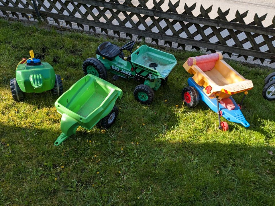 Tretttraktor mit Anhänger Traktor Kinder in Prittriching