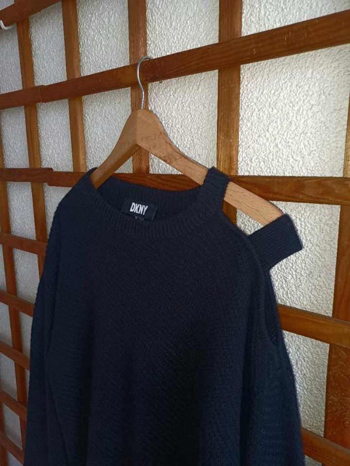 WIE NEU Original DKNY Off Shoulder Pullover Sweater Gr. M Medium in München