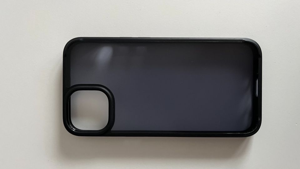 Spigen Case iPhone 13 (Spigen Ultra Hybrid Matte) in Köln