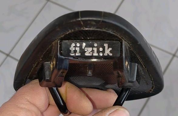 Fizik Tritone 6.5 K Sattel: schwarz IUM für Triathlon. in Großostheim