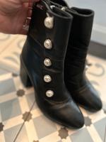 Karl Lagerfeld „cat“ Stiefel mit Perlen  37 Nordrhein-Westfalen - Siegburg Vorschau