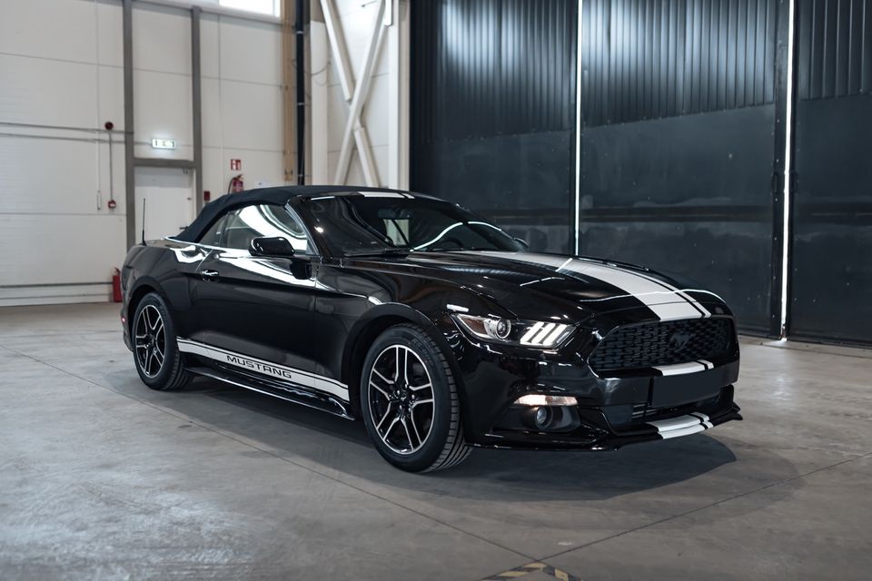 Ford Mustang Cabrio 2,3 EcoBoost/LEDER/SHZ/AUT/F1/KAMERA/CARPLAY in Erwitte