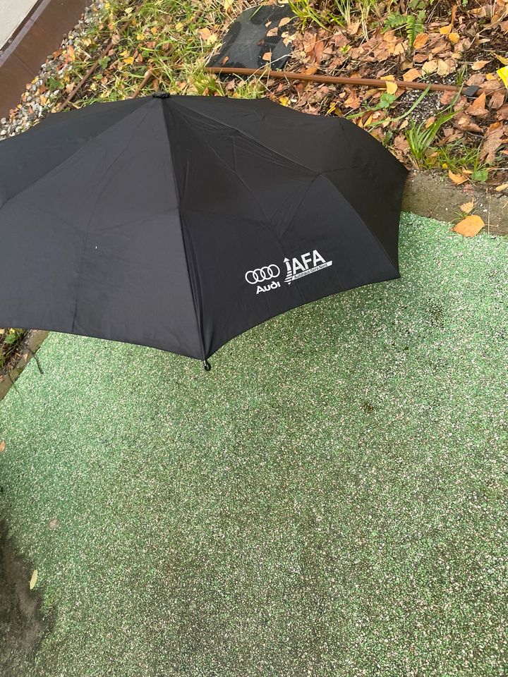 Tausche original Audi Regenschirm für BMW Regenschirm oder 25€ in  Neuhausen-Nymphenburg - Neuhausen