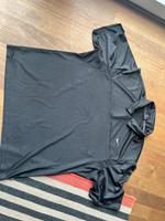 Nike - Funktionsshirt / Schwarz / Größe L/XL Hessen - Kelkheim Vorschau