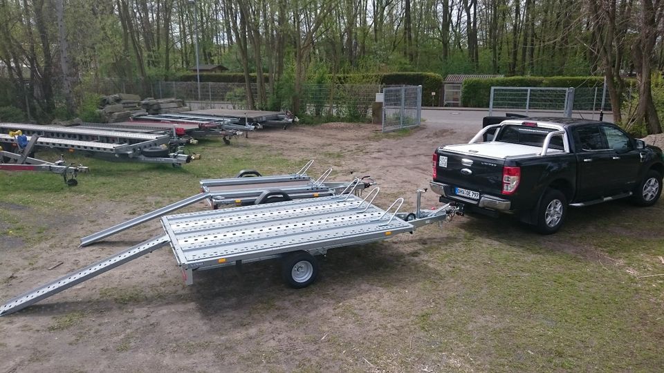 Motorradanhänger Motorradtrailer mieten leihen für 3 Maschinen in Hennigsdorf