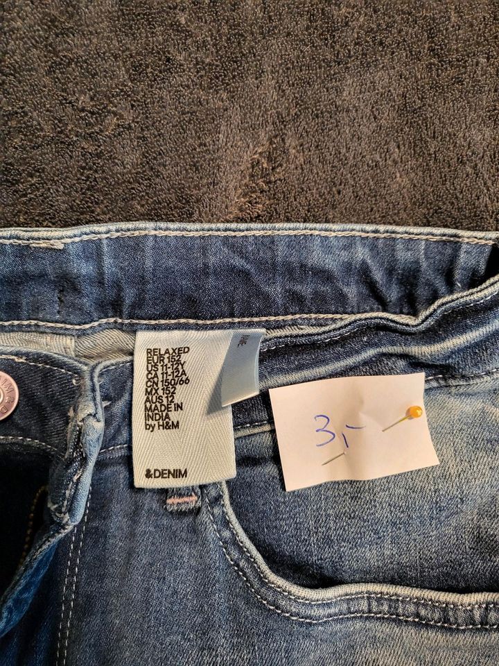 Jeans Hosen und Stoff Hosen, kurze Hosen in Fellbach