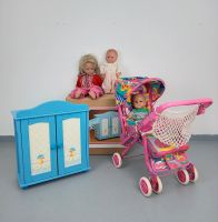 Vintage Puppenschrank mit Zubehör | Puppenkinderwagen | 3 Puppen Nordrhein-Westfalen - Gütersloh Vorschau