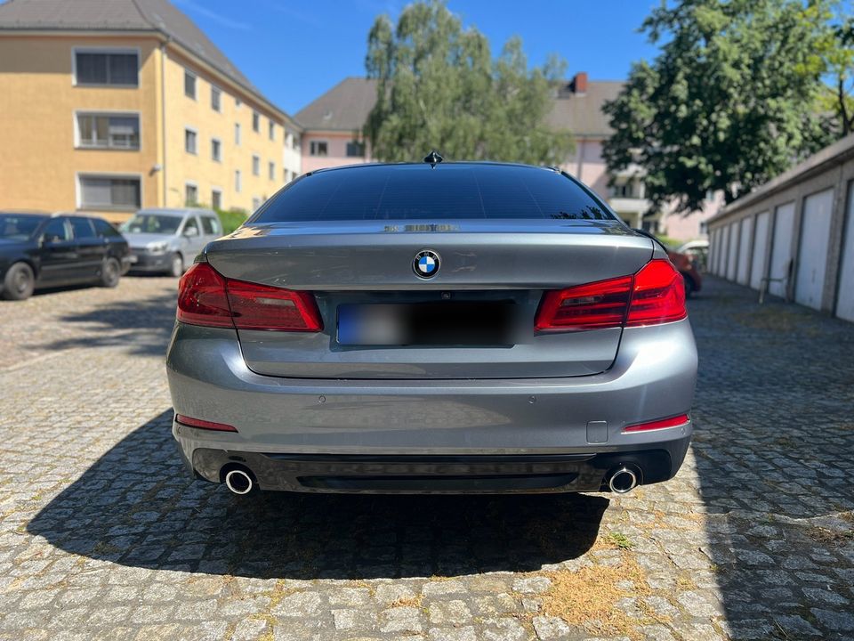 BMW 5er 520 Luxury Line Garage 8fach bereift G30 in Berlin