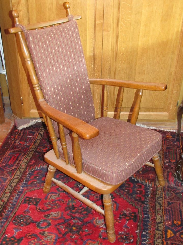 Sessel mit Sitzkissen und gepolsterter Rückenlehne in Schriesheim