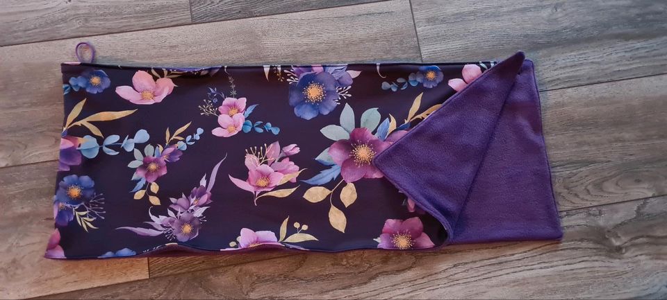 Knopfschal,  Erwachsene,  Blumen lila, neu handmade in Velpke