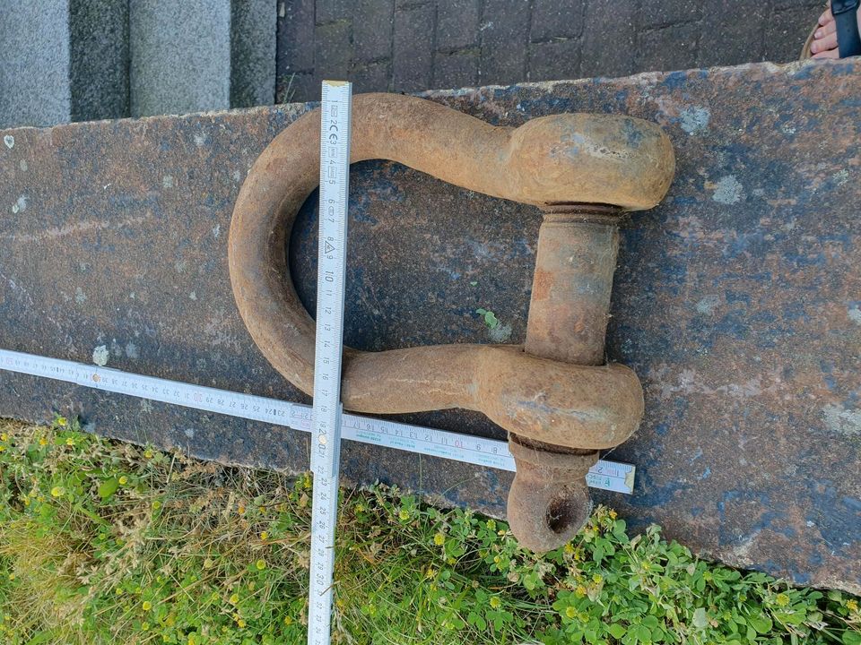 2 Schraubschäckel Metall in Mücke