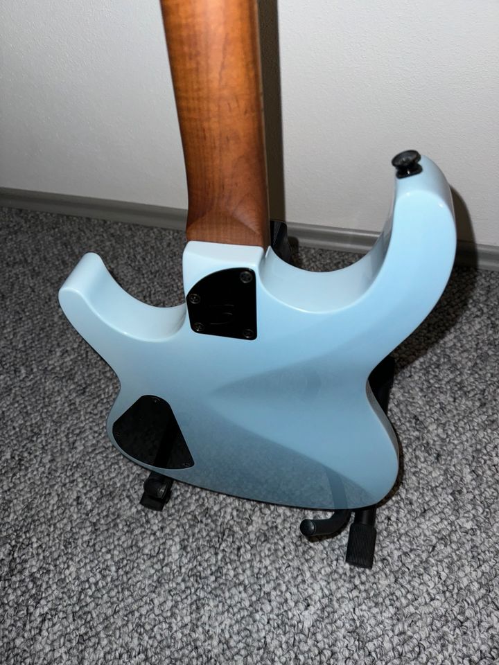 Harley Benton Dullahan FT 24 Roasted IB blaue headless E-Gitarre in Wennigsen