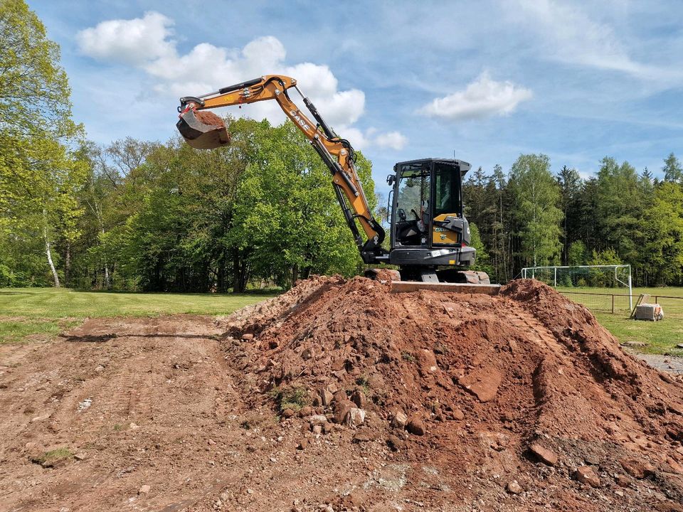 Minibagger Case CX65D Tiltrotator Mieten Gala Wegebau kommunal in Dermbach