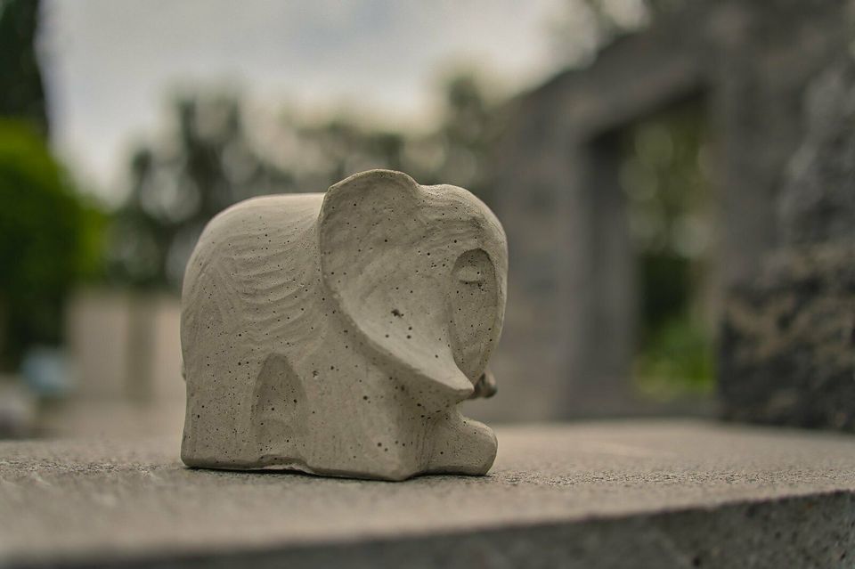 Garten-Deko Elefant Tembo 15/9/11cm, Beton, grau in Oberhausen