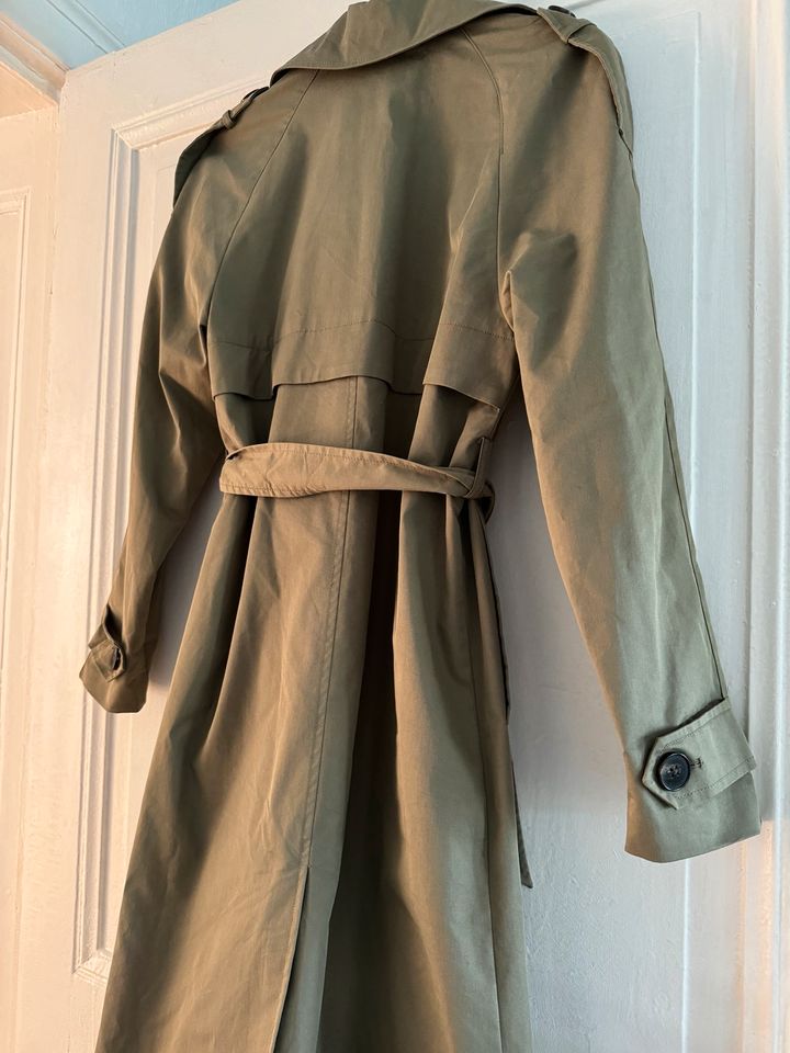 Khaki Trenchcoat mit Gürtel in Berlin