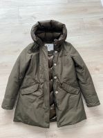 Woolrich Daunenparka Arctic Parka Mantel S grün dark green Damen Nordrhein-Westfalen - Oerlinghausen Vorschau